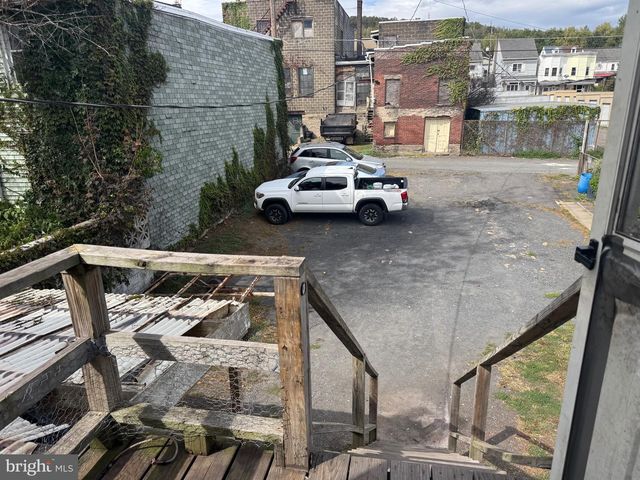 309-311 E CENTRE ST, Shenandoah, PA 17976