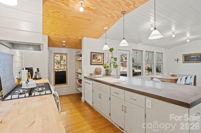 2525 Kanuga Road, Hendersonville, NC 28739