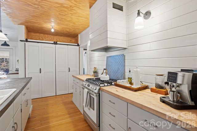 2525 Kanuga Road, Hendersonville, NC 28739