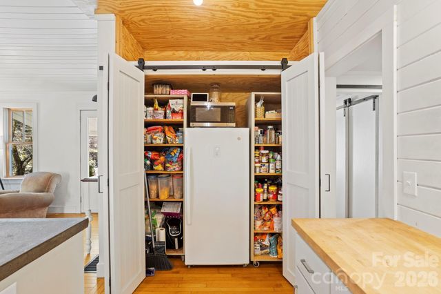 2525 Kanuga Road, Hendersonville, NC 28739