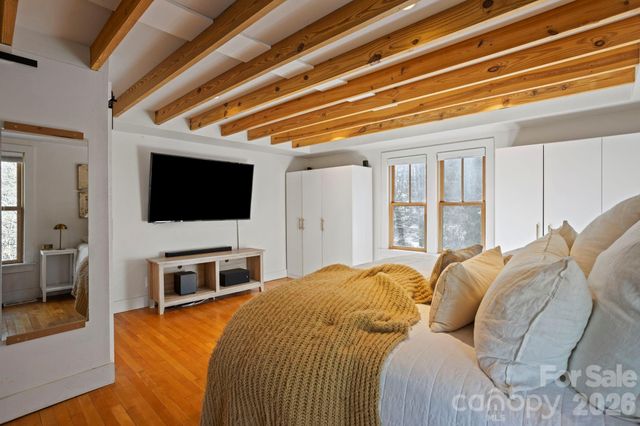 2525 Kanuga Road, Hendersonville, NC 28739