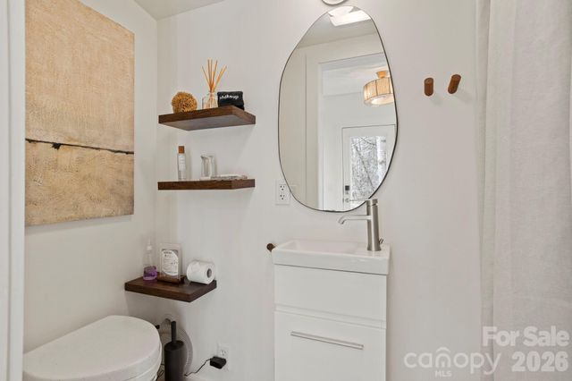 2525 Kanuga Road, Hendersonville, NC 28739