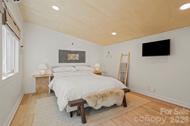 2525 Kanuga Road, Hendersonville, NC 28739