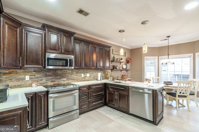 7523 Greens Mill Drive, Loganville, GA 30052