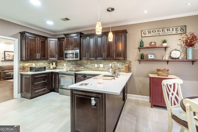 7523 Greens Mill Drive, Loganville, GA 30052