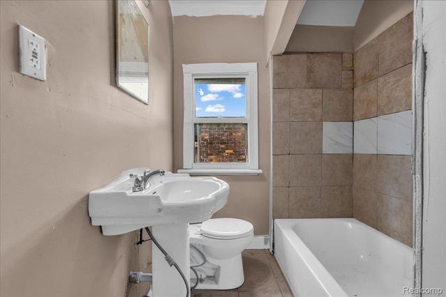 11475 Sanford Street, Detroit, MI 48205