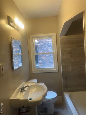 11475 Sanford Street, Detroit, MI 48205