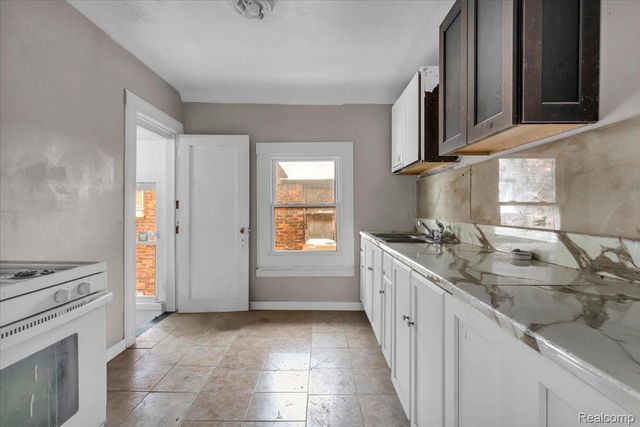 11475 Sanford Street, Detroit, MI 48205