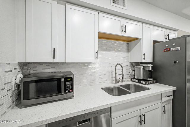 2625 E INDIAN SCHOOL Road 244, Phoenix, AZ 85016