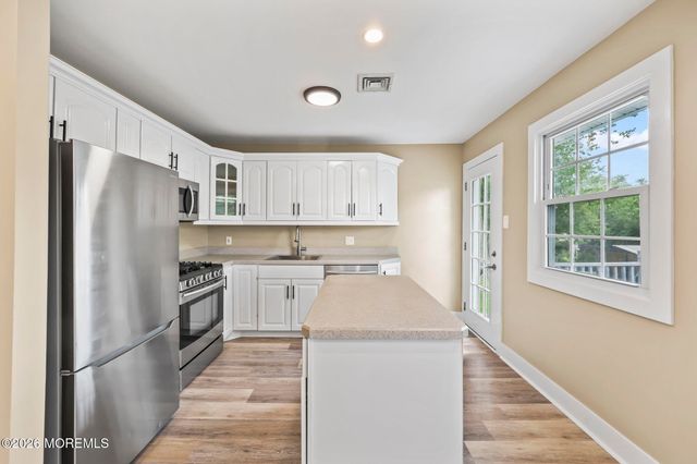 207 Lake Winnepesaukee Drive, Tuckerton, NJ 08087