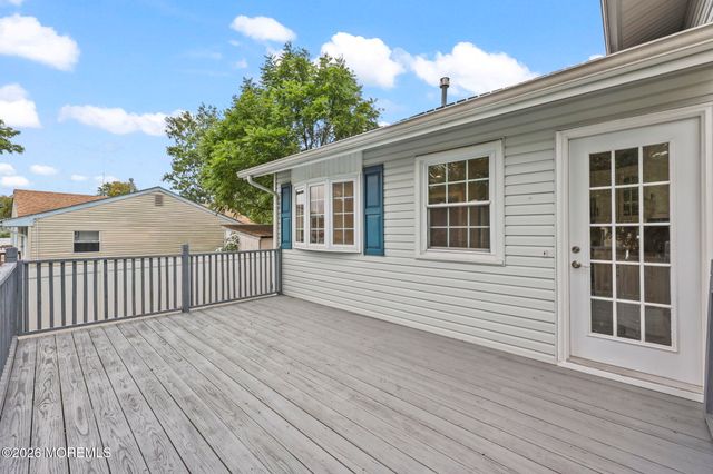 207 Lake Winnepesaukee Drive, Tuckerton, NJ 08087