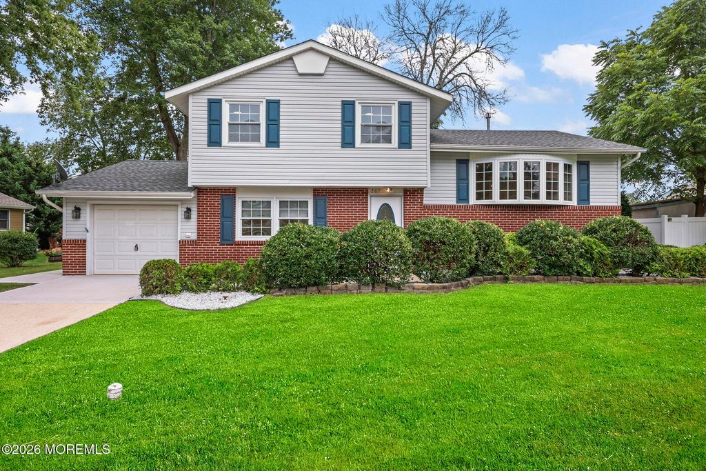 207 Lake Winnepesaukee Drive, Tuckerton, NJ 08087