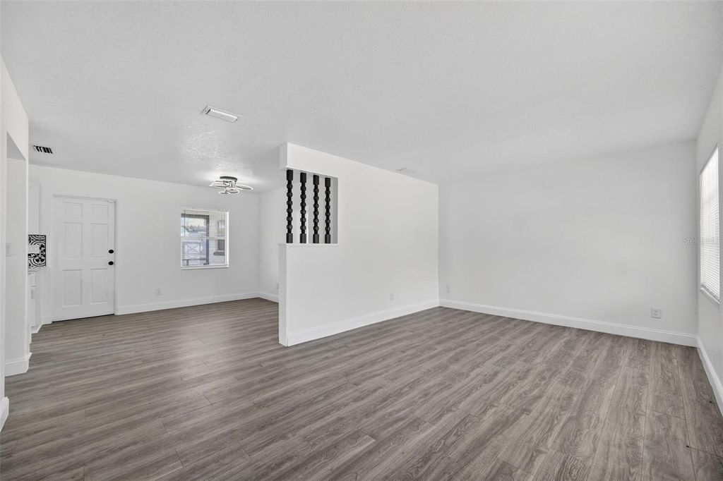 Image 6 of property listing at 3034 TOURAINE AVENUE, Orlando, FL 32812