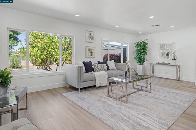301 Avenida Flores, Pacheco, CA 94553