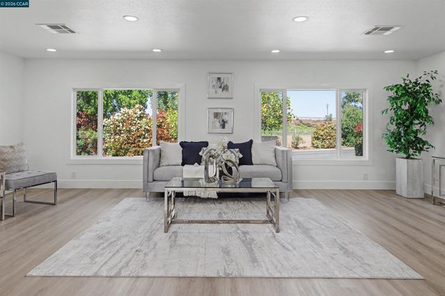 301 Avenida Flores, Pacheco, CA 94553
