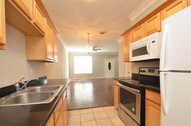 11045 Landswalk Drive 115, Houston, TX 77099
