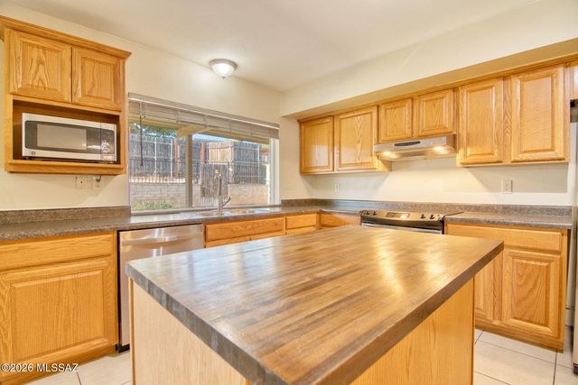 9022 E Rosewood Street, Tucson, AZ 85710