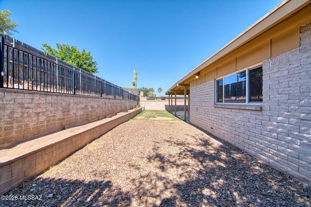 9022 E Rosewood Street, Tucson, AZ 85710