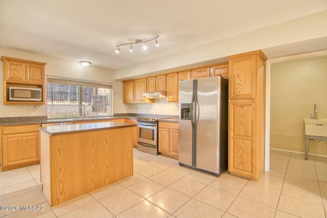9022 E Rosewood Street, Tucson, AZ 85710