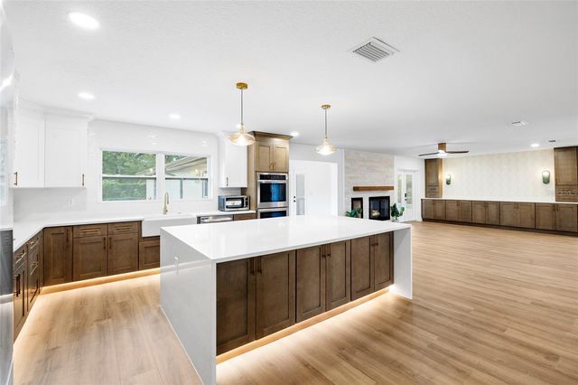 13325 GOLF CREST CIRCLE, Tampa, FL 33618