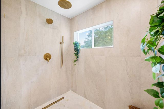 13325 GOLF CREST CIRCLE, Tampa, FL 33618