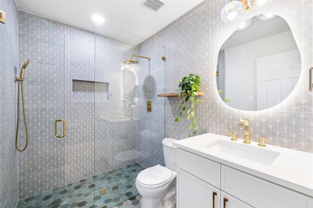 13325 GOLF CREST CIRCLE, Tampa, FL 33618
