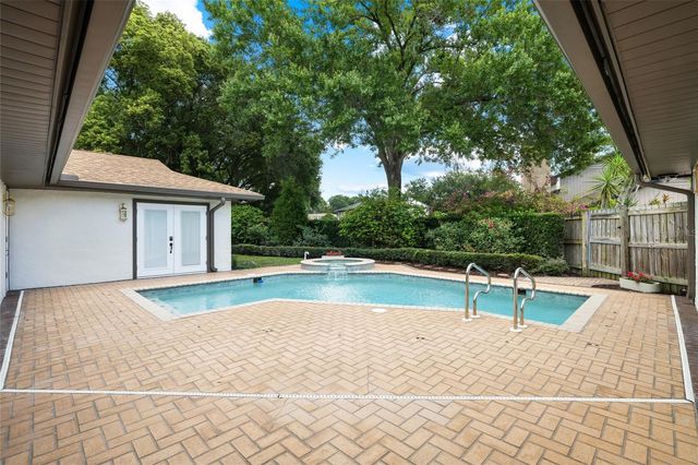 13325 GOLF CREST CIRCLE, Tampa, FL 33618
