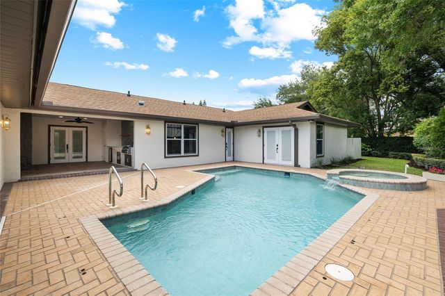 13325 GOLF CREST CIRCLE, Tampa, FL 33618