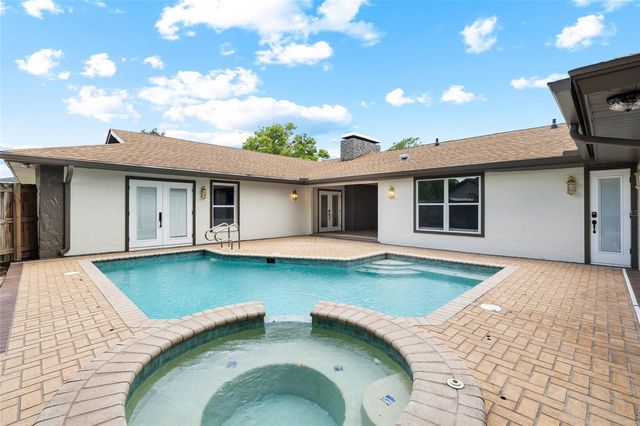 13325 GOLF CREST CIRCLE, Tampa, FL 33618