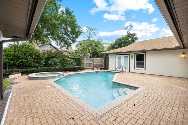 13325 GOLF CREST CIRCLE, Tampa, FL 33618