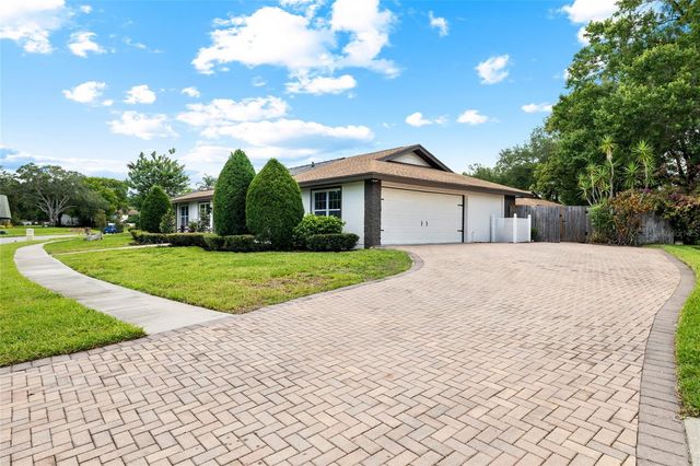 13325 GOLF CREST CIRCLE, Tampa, FL 33618