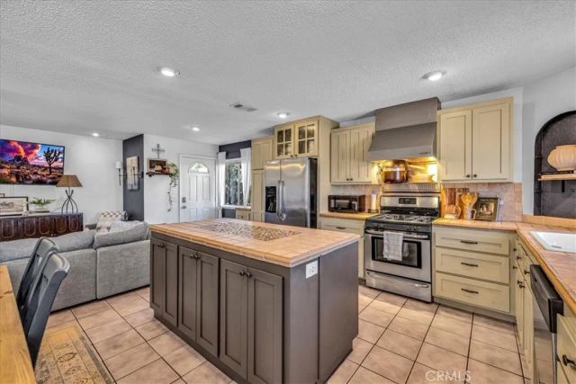 7429 Maude Adams, 29 Palms, CA 92277