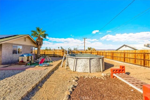 7429 Maude Adams, 29 Palms, CA 92277