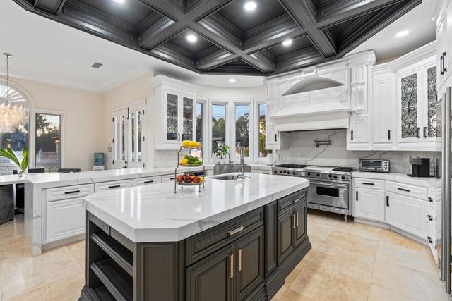 6998 Rancho La Cima, Rancho Santa Fe, CA 92067