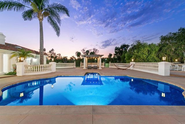 6998 Rancho La Cima, Rancho Santa Fe, CA 92067