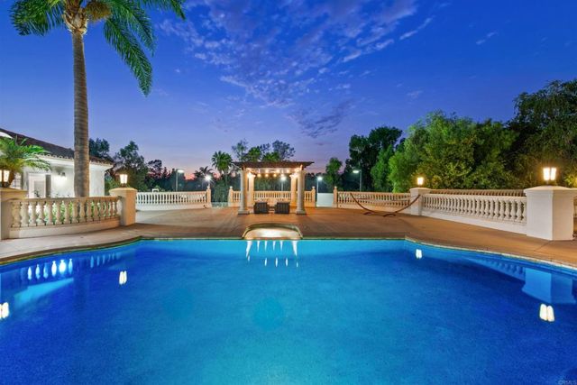6998 Rancho La Cima, Rancho Santa Fe, CA 92067
