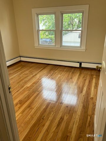 27 Arnold Street, Hartford, CT 06106