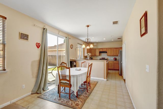 2228 Cermak Way, Elk Grove, CA 95758