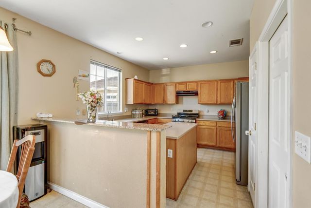 2228 Cermak Way, Elk Grove, CA 95758