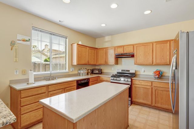 2228 Cermak Way, Elk Grove, CA 95758
