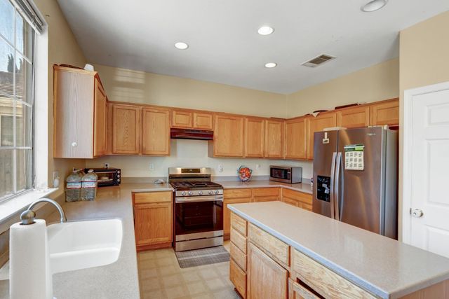 2228 Cermak Way, Elk Grove, CA 95758