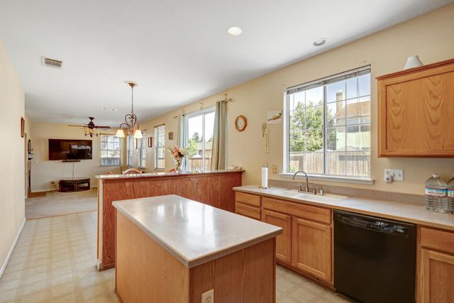 2228 Cermak Way, Elk Grove, CA 95758