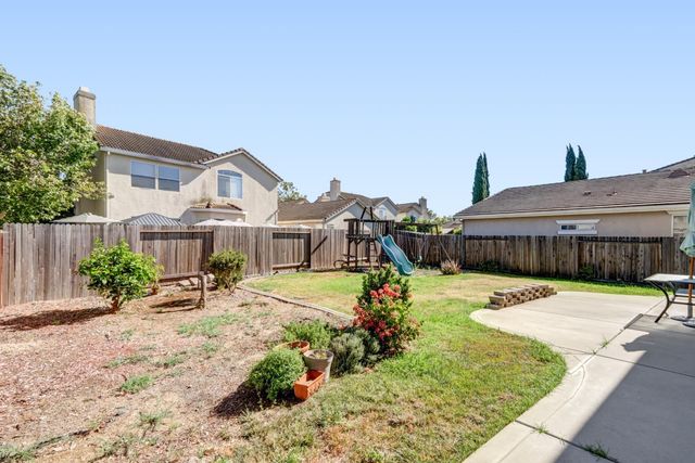 2228 Cermak Way, Elk Grove, CA 95758