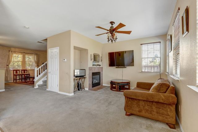 2228 Cermak Way, Elk Grove, CA 95758