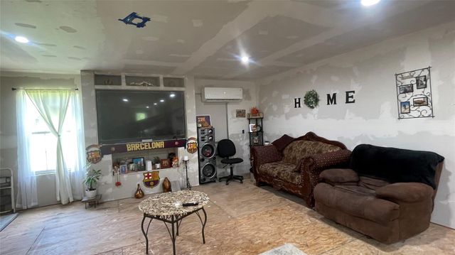 652 County Road 5005, Cleveland, TX 77327