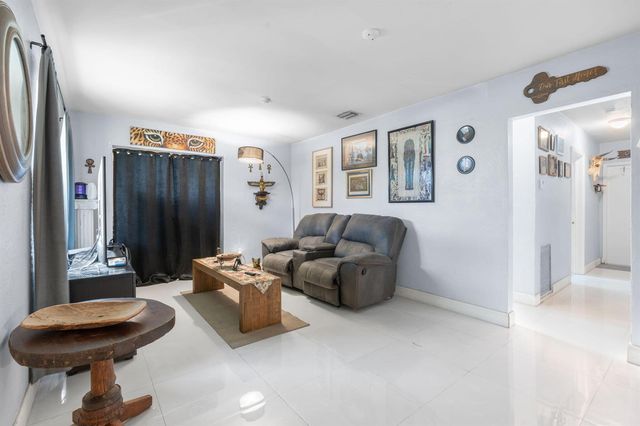 2126 Washington Street, Hollywood, FL 33020