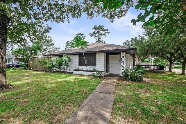 5037 W 43rd Street, Houston, TX 77092
