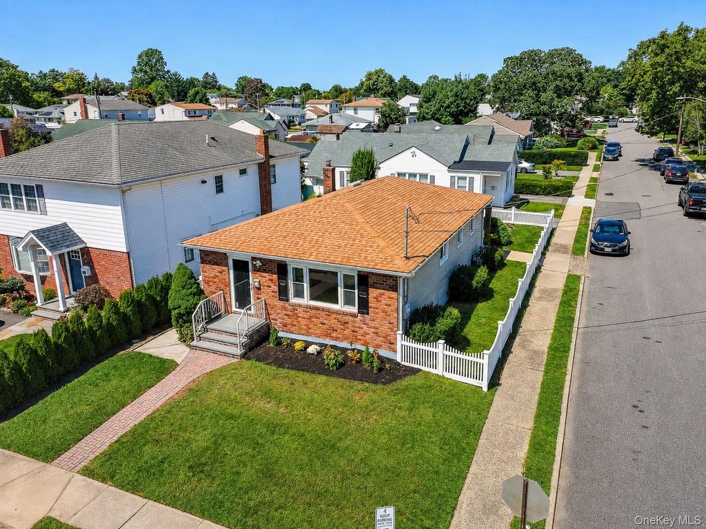 12 Grant Avenue, Bethpage, NY 11714 — photo 2