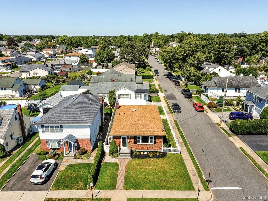 12 Grant Avenue, Bethpage, NY 11714 — photo 3