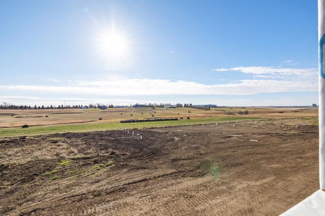 8400 10TH AVE NE, Minot, ND 58703